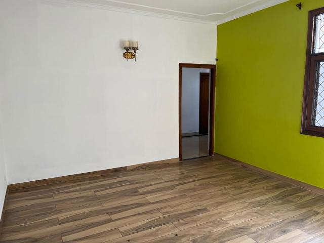 Resale | 6 BHK + Servant Room,Store Room 250 Sq.Mt. Villa in Sector 50
