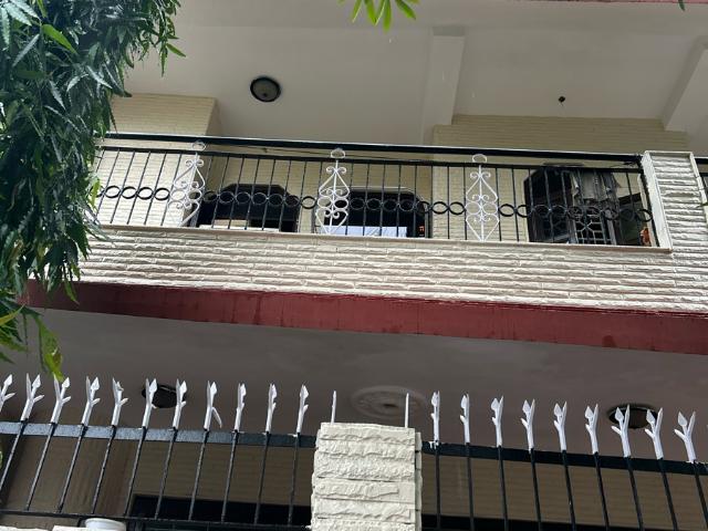 Resale | 6 BHK + Servant Room,Study Room 162 Sq.Mt. Independent House in Sector 55