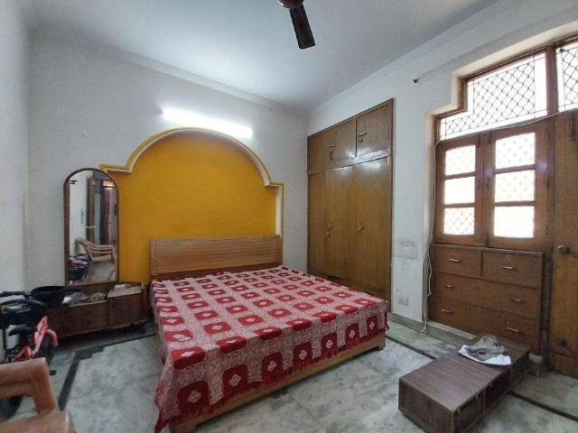 Resale | 6 BHK + Servant Room,Study Room 180 Sq.Mt. Independent House in Sector 41