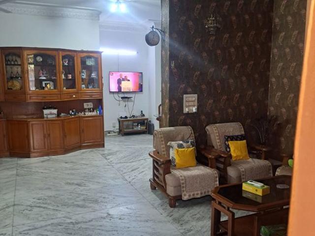 Resale | 6 BHK + Servant Room,Study Room 180 Sq.Mt. Villa in RWA Apartments Sector 41