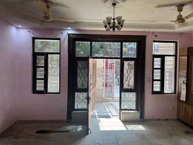 Resale | 6+ BHK + Servant Room,Study Room,Extra Room 350 Sq.Ft. Villa in Sector 36
