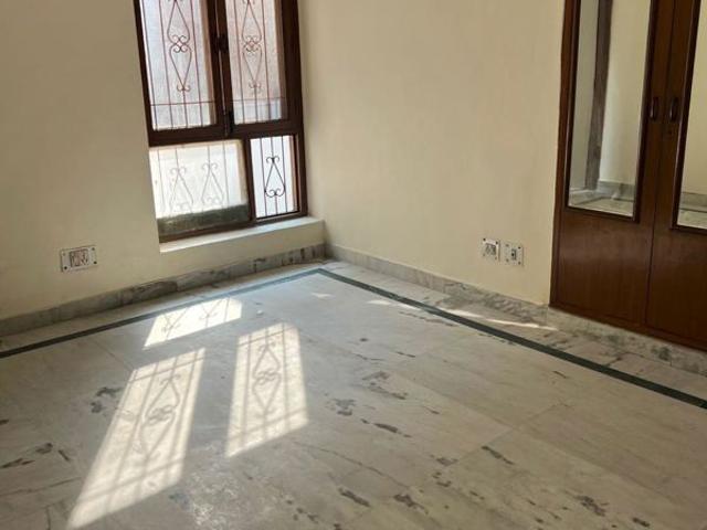Resale | 6 BHK + Servant Room,Study Room,Extra Room,Store Room 162 Sq.Mt. Independent House in Sector 46