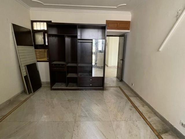 Resale | 6 BHK + Servant Room,Study Room,Extra Room,Store Room 200 Sq.Mt. Independent House in Sector 36