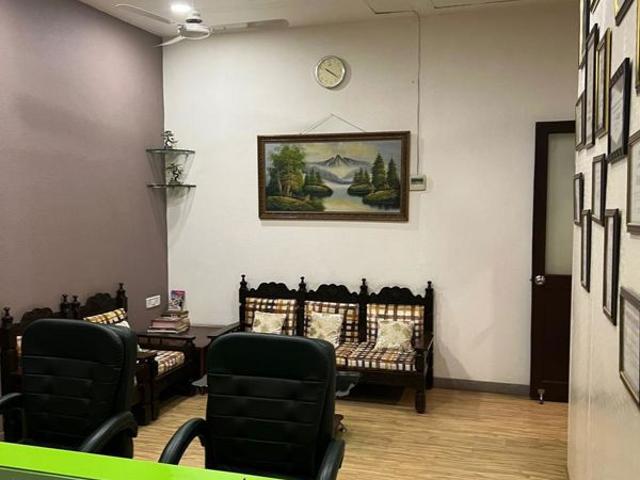 Resale | 6+ BHK + Servant Room 160 Sq.Yd. Villa in Sector 52