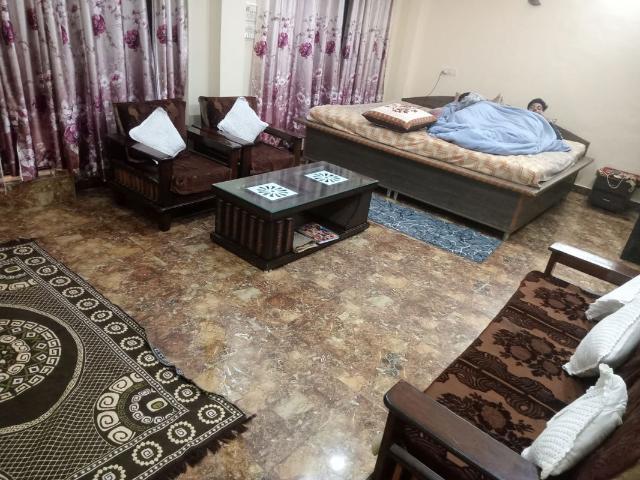 Resale | 6+ BHK + Servant Room 162 Sq.Mt. Independent House in RWA Apartments Sector 122