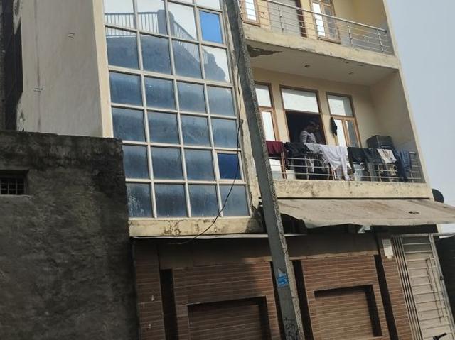 Resale | 6+ BHK + Servant Room 162 Sq.Mt. Independent House in Sector 122