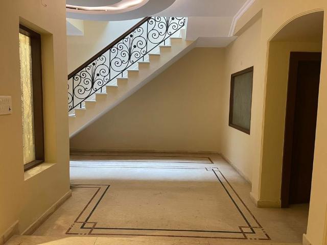 Resale | 6 BHK + Servant Room 162 Sq.Mt. Independent House in Sector 50