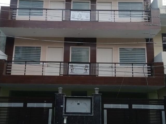 Resale | 6+ BHK + Servant Room 173 Sq.Yd. Villa in Palam Vihar