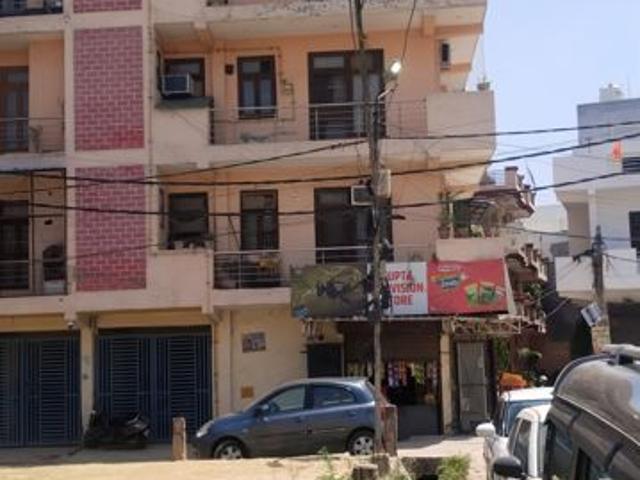 Resale | 6+ BHK + Servant Room 100 Sq.Yd. Independent House in Govindpuram