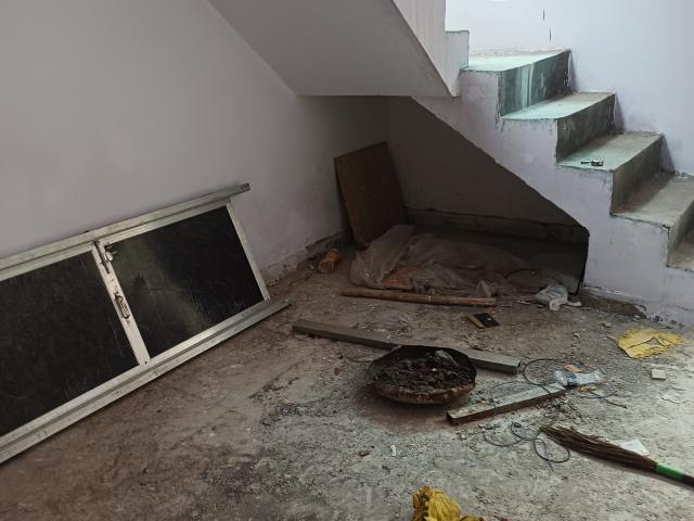 Resale | 6+ BHK + Servant Room 100 Sq.Yd. Independent House in Molarband Extension