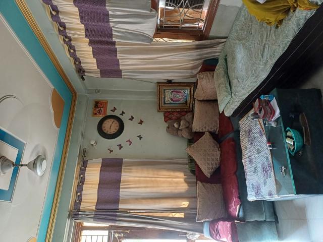 Resale | 6 BHK + Servant Room 100 Sq.Yd. Independent House in Molarband Extension