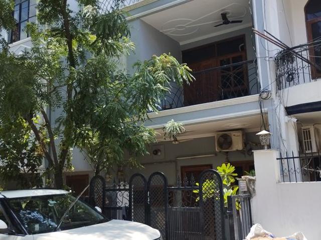 Resale | 6 BHK + Servant Room 112 Sq.Mt. Villa in Sector 108