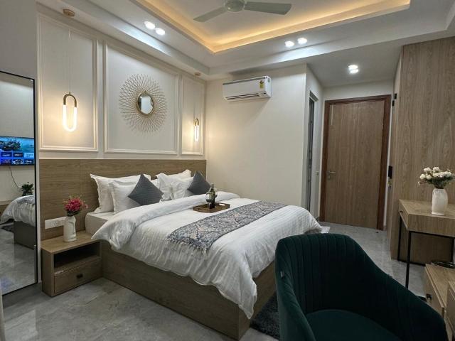 Resale | 6 BHK + Servant Room 12000 Sq.Ft. Penthouse in SS Hibiscus
