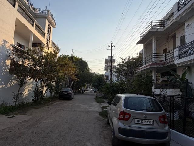 Resale | 6 BHK + Servant Room 1250 Sq.Ft. Independent House in Eldeco Sanskriti Enclave