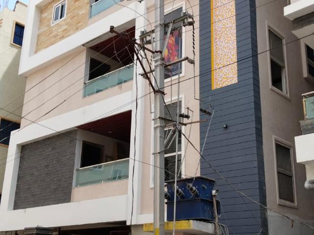 Resale | 6+ BHK + Servant Room 266 Sq.Yd. Apartment in Khyathi Nilayam