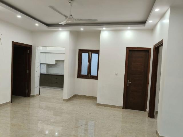 Resale | 6+ BHK + Servant Room 270 Sq.Yd. Villa in Greenwood City