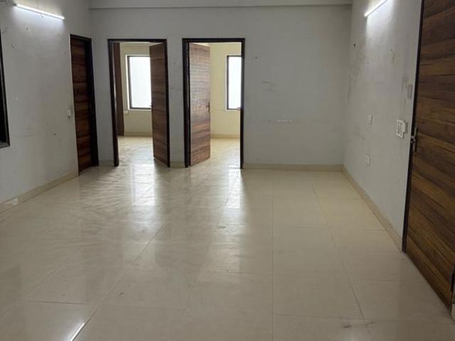 Resale | 6+ BHK + Servant Room 200 Sq.Ft. Independent House in Sector 52