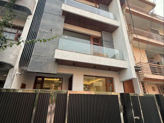 Resale | 6+ BHK + Servant Room 3500 Sq.Ft. Independent House in Phase 5