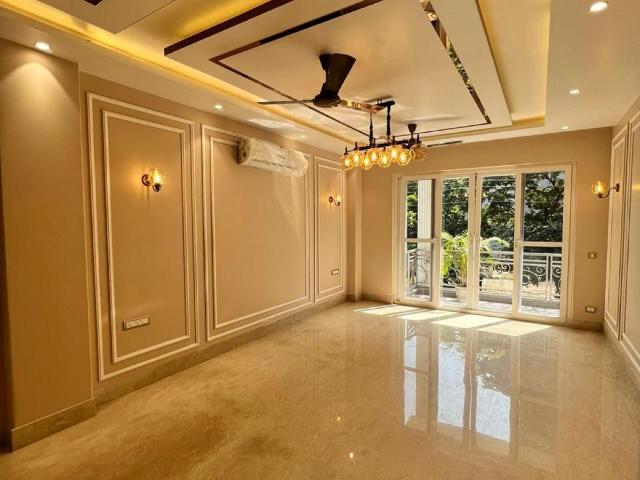 Resale | 6+ BHK + Servant Room 382 Sq.Yd. Independent House in Palam Vihar