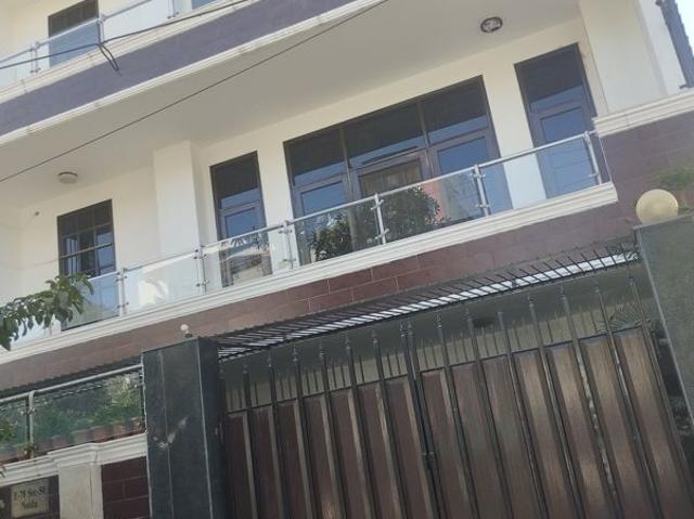 Resale | 6+ BHK + Servant Room 300 Sq.Mt. Independent House in Sector 122