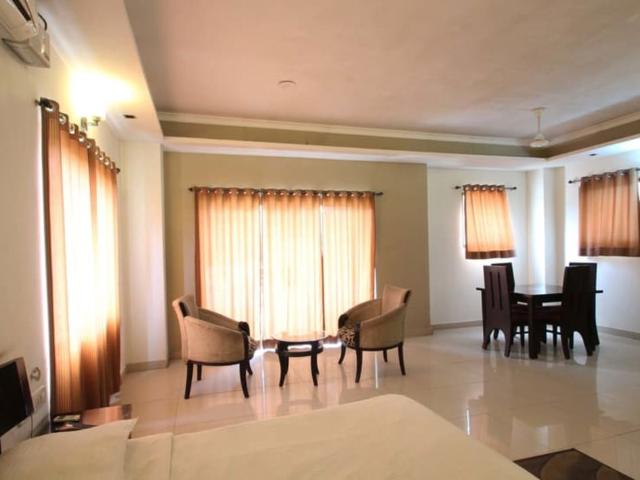 Resale | 6+ BHK + Servant Room 450 Sq.Yd. Independent House in DLF Phase IV