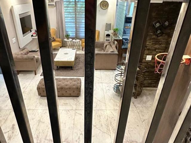Resale | 6+ BHK + Servant Room 5800 Sq.Ft. Independent House in Sushant Lok 3