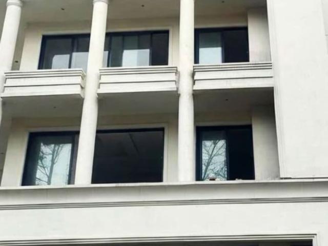 Resale | 6+ BHK + Servant Room 500 Sq.Yd. Independent House in Panchsheel Park