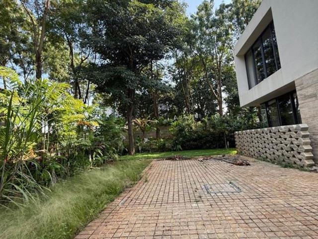 Resale | 6 BHK + Study Room 7310 Sq.Ft. Villa in Embassy Boulevard
