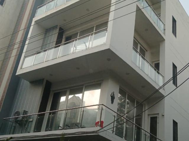 Resale | 6 BHK + Study Room 112 Sq.Mt. Independent House in RWA Apartments Sector 47