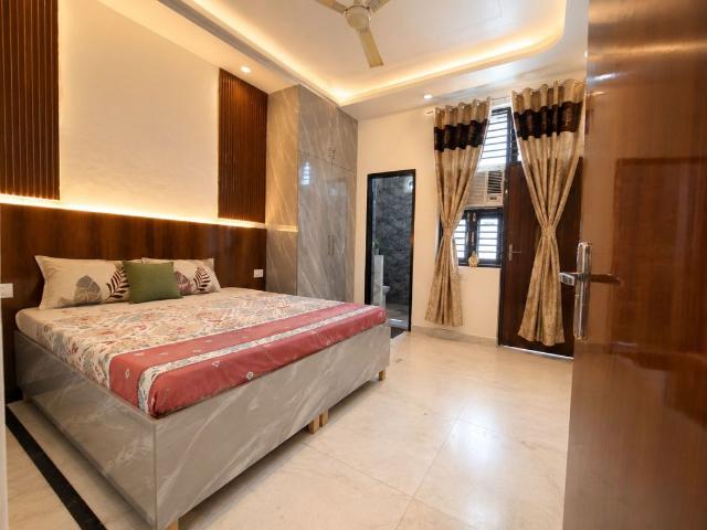 Resale | 6+ BHK + Study Room 162 Sq.Yd. Independent House in Sector 22
