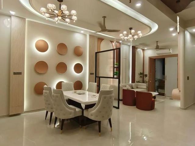 Resale | 6+ BHK + Study Room 220 Sq.Mt. Apartment in Sector 20