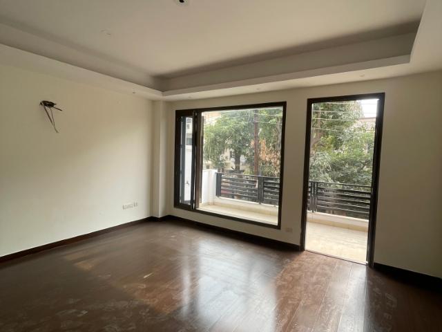 Resale | 6+ BHK + Study Room 220 Sq.Mt. Independent House in Sector 20