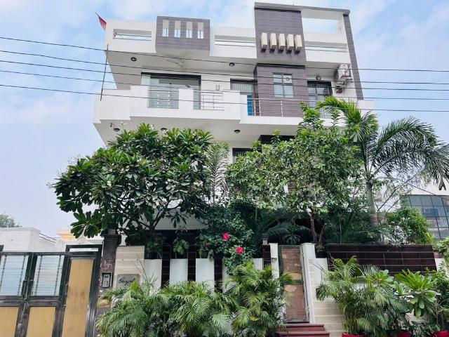 Resale | 6 BHK + Study Room 225 Sq.Mt. Independent House in Sector 19