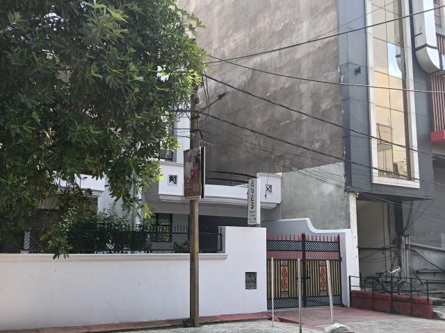 Resale | 6+ BHK + Study Room 2800 Sq.Ft. Independent House in Aliganj