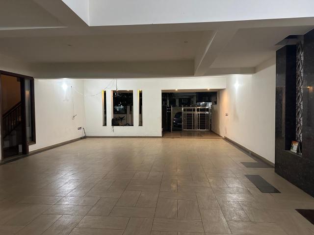 Resale | 6 BHK + Study Room 375 Sq.Mt. Independent House in Sector 36
