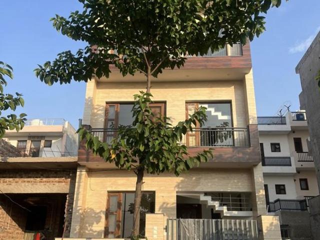 Resale | 6 BHK + Study Room,Extra Room,Store Room 100 Sq.Yd. Independent House in Sector 89