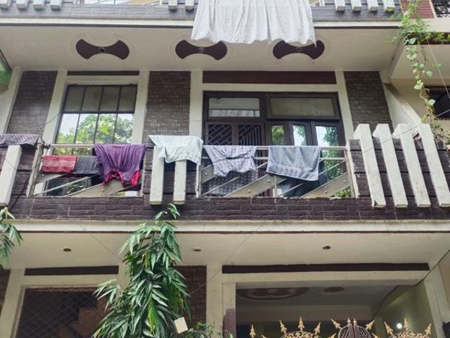 Resale | 6+ BHK + Study Room,Store Room 810 Sq.Ft. Independent House in Vasundhara Sector 2