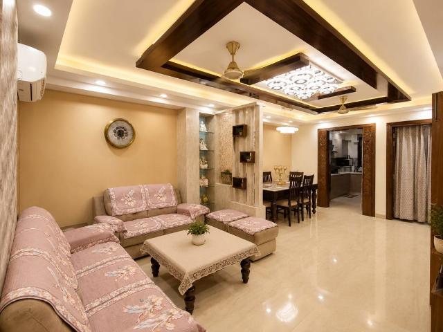 Resale | 6 BHK + Store Room 500 Sq.Yd. Independent House in Sector 4