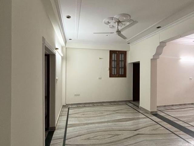 Resale | 6 BHK + Store Room 550 Sq.Yd. Independent House in Sector 14