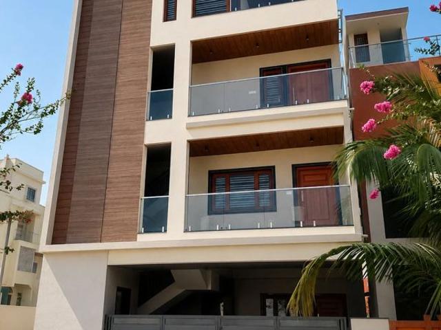Resale | 6+ BHK + Store Room 6200 Sq.Ft. Independent House in The Lake View Address