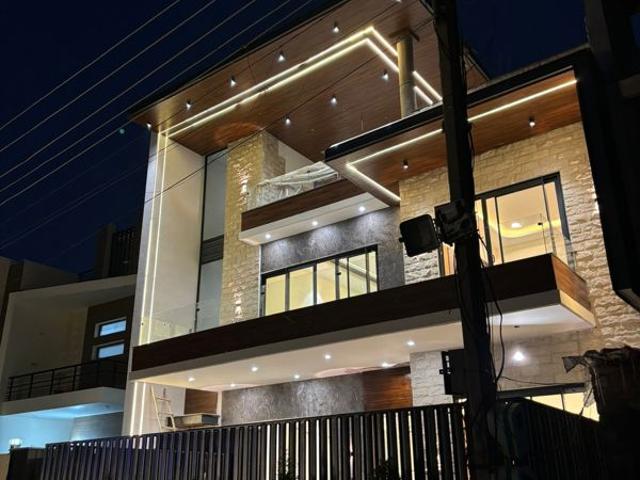 Resale | 6 BHK + Store Room 2700 Sq.Ft. Villa in Sector 79