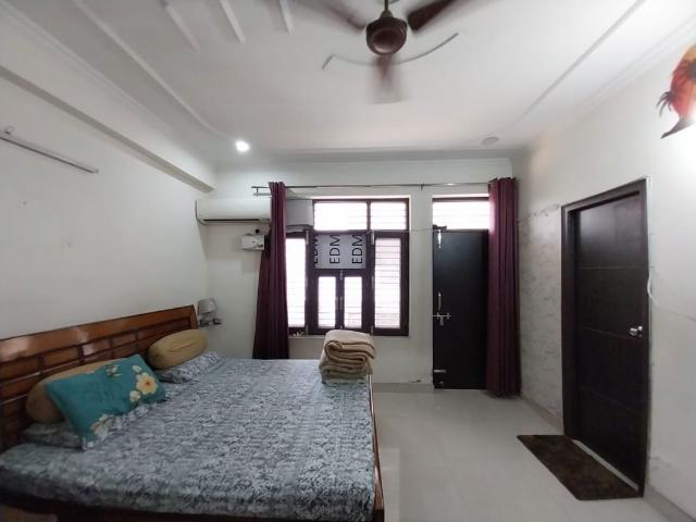 Resale | 6 BHK + Store Room 350 Sq.Yd. Independent House in Sector 14
