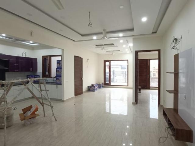Resale | 6 BHK + Pooja Room 4500 Sq.Ft. Villa in Sector 8