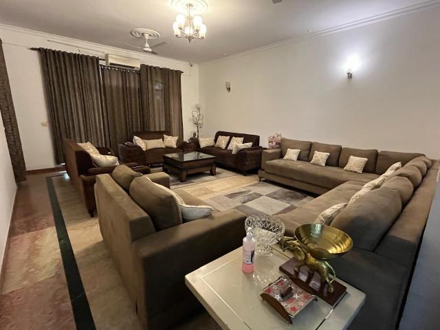 Resale | 6+ BHK + Pooja Room 450 Sq.Mt. Villa in B Block Sector 51,noida