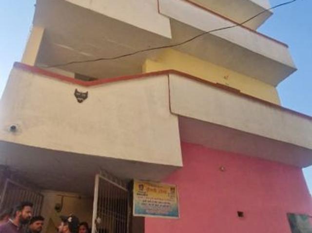 Resale | 6+ BHK + Pooja Room 910 Sq.Yd. Independent House in Sector 58