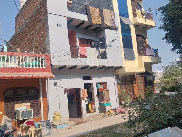 Resale | 6+ BHK + Pooja Room 100 Sq.Yd. Independent House in Indira Colony