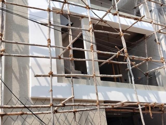 Resale | 6 BHK + Pooja Room 103 Sq.Yd. Independent House in Suraram Colony