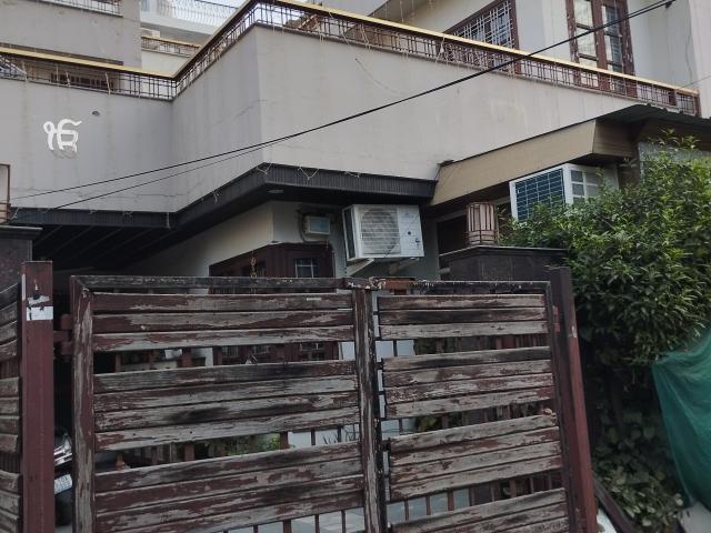Resale | 6+ BHK + Pooja Room 112 Sq.Mt. Independent House in Sector 20