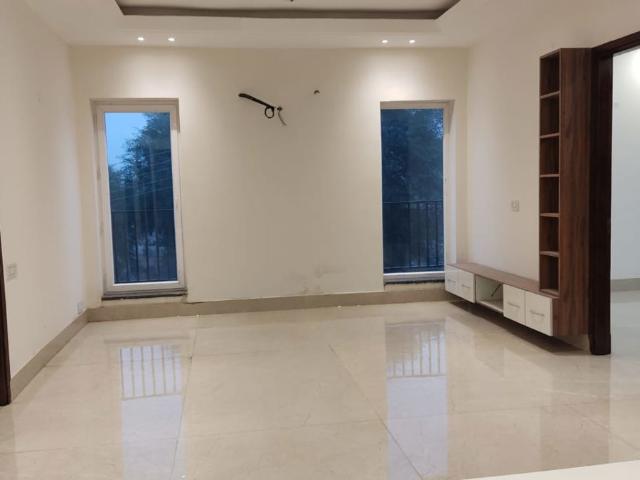 Resale | 6+ BHK + Pooja Room 150 Sq.Yd. Independent House in Sector 77