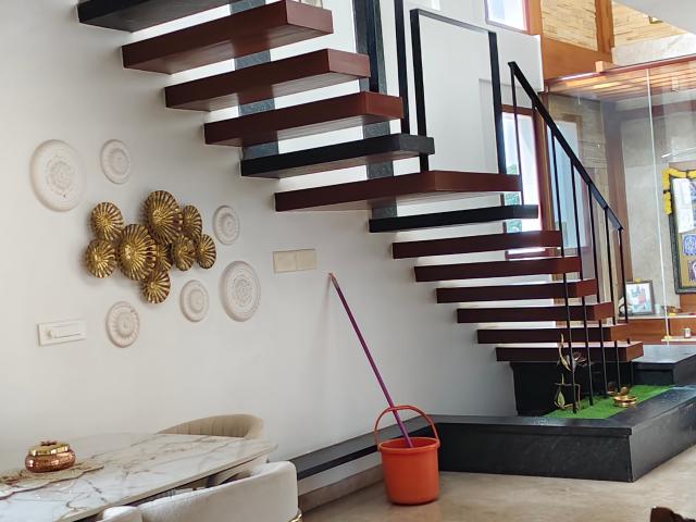 Resale | 6+ BHK + Pooja Room 1600 Sq.Ft. Apartment in Halasuru